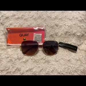 Quay Stop &Stare Twist Sunglasses w/ Glitter Lense
